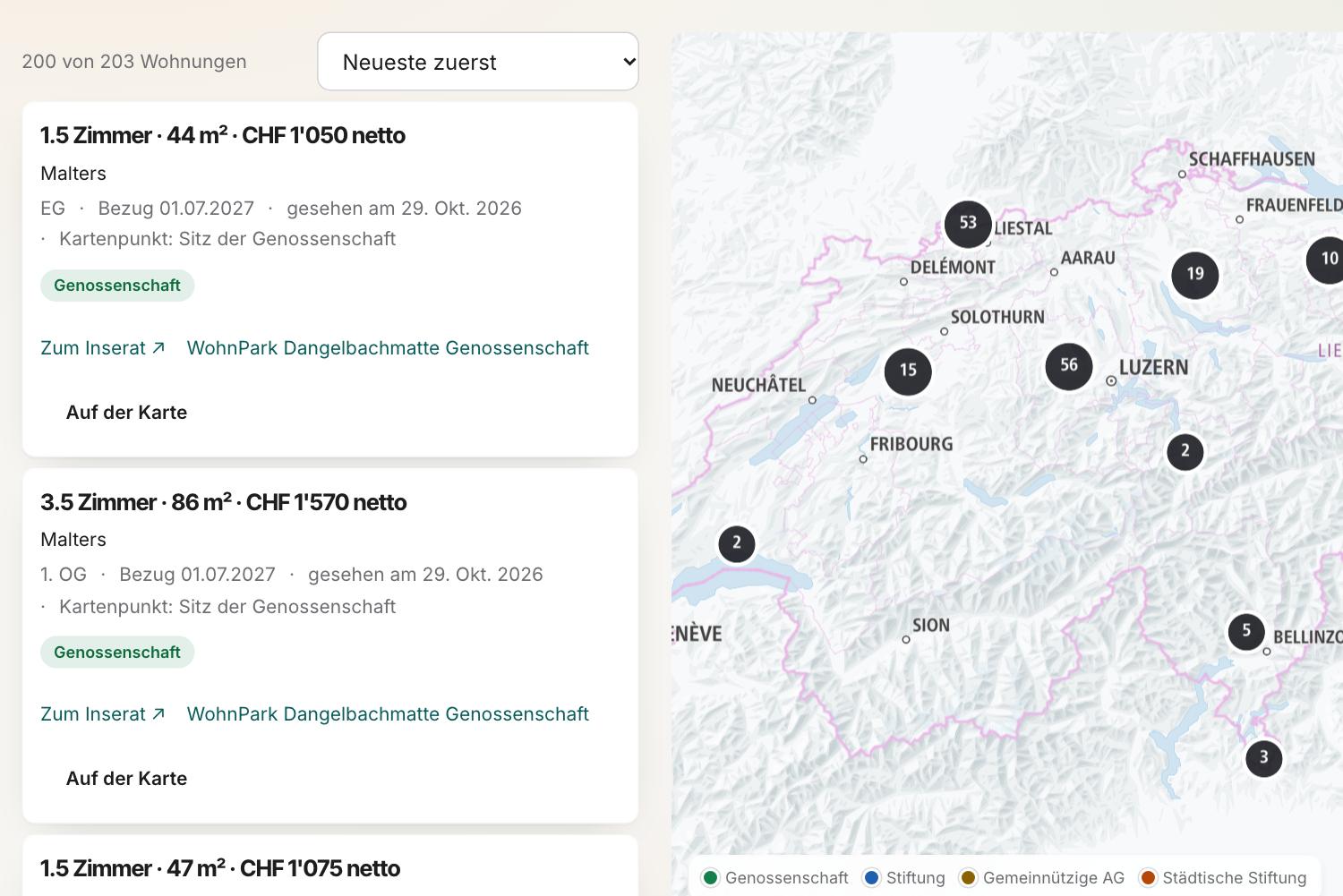 Alloggi liberi: una lista con locali, superficie e affitto accanto a una mappa della Svizzera.